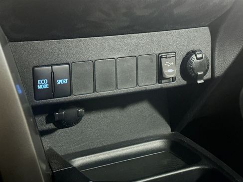 Used 2016 Toyota RAV4 XLE FWD image 24