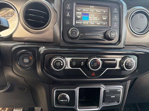 Used 2018 Jeep Wrangler Unlimited Sport image 23