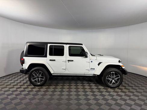 Used 2024 Jeep Wrangler Unlimited w/ Convenience Group AWD/4WD image 7