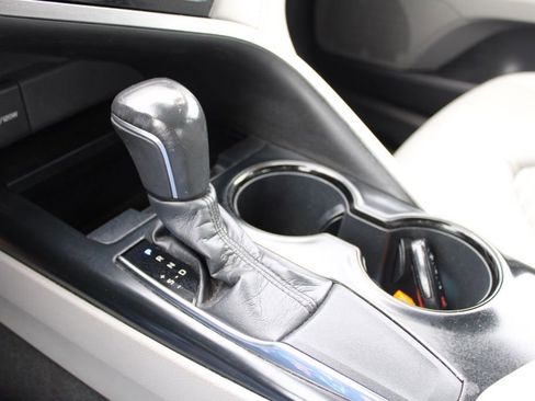 Used 2019 Toyota Camry SE image 37