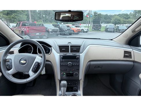 Used 2012 Chevrolet Traverse LT FWD image 11