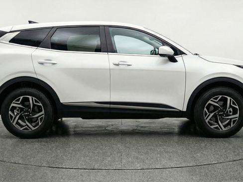 Used 2025 Kia Sportage LX image 11
