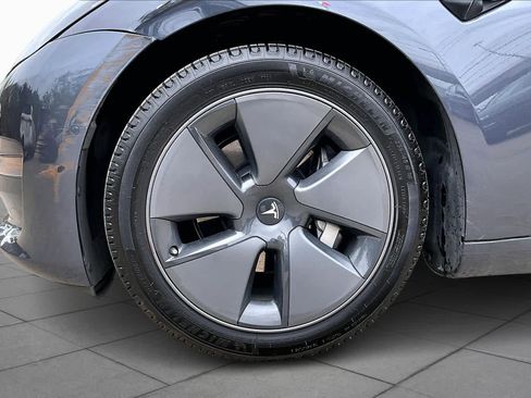 Used 2021 Tesla Model 3 Standard Range Plus image 9