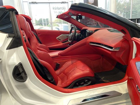 Used 2023 Chevrolet Corvette Stingray Premium Conv w/ Z51 Performance Package RWD image 39