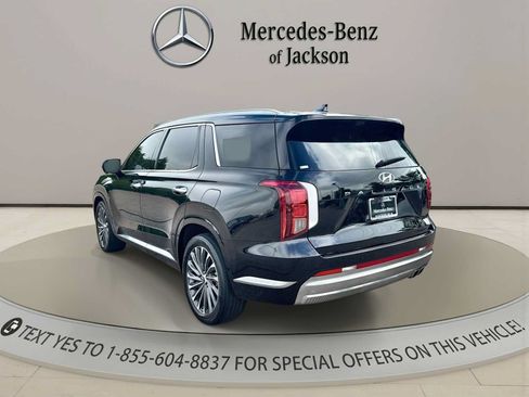 Used 2024 Hyundai Palisade Calligraphy FWD image 3