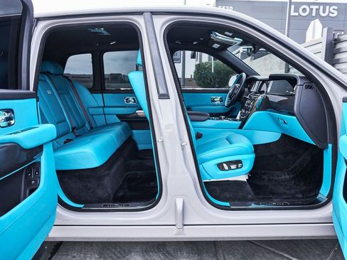 Used 2025 Rolls-Royce Cullinan Black Badge image 24