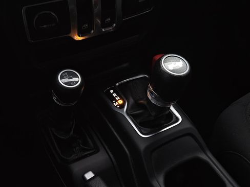 Used 2020 Jeep Wrangler Sport S image 20