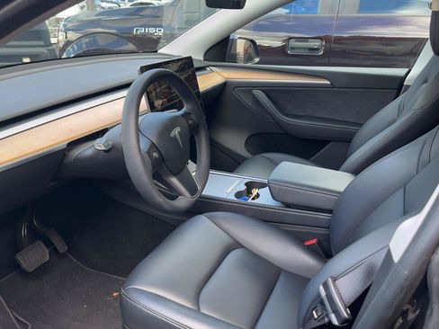 Used 2024 Tesla Model Y Long Range AWD/4WD image 5