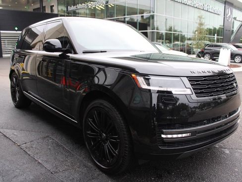 Used 2024 Land Rover Range Rover Long Wheelbase Autobiography image 3