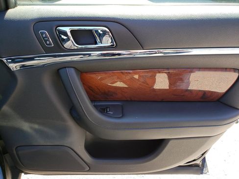 Used 2014 Lincoln MKS w/ Equipment Group 101A FWD image 18