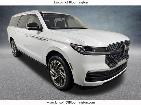 Certified 2025 Lincoln Navigator L Reserve AWD/4WD image 10