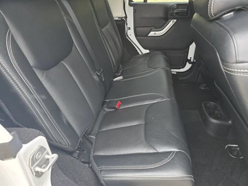 Used 2016 Jeep Wrangler Unlimited Rubicon AWD/4WD image 30