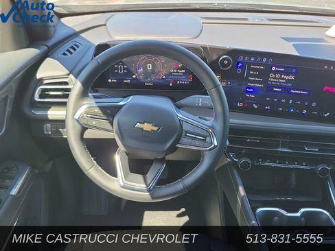 Used 2026 Chevrolet Traverse LT AWD/4WD image 11