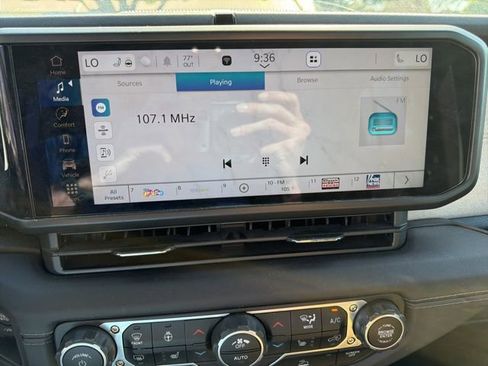 Used 2024 Jeep Wrangler Sahara image 25