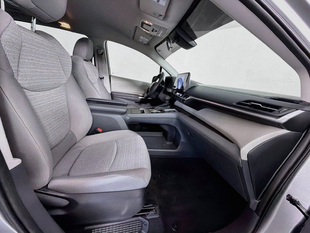 Used 2022 Toyota Sienna LE FWD image 30
