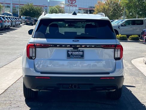 New 2026 Ford Explorer Active RWD image 6