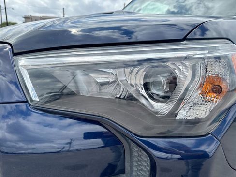 Used 2022 Toyota 4Runner TRD Off-Road Premium AWD/4WD image 33