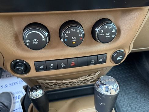 Used 2012 Jeep Wrangler Rubicon w/ PWR Convenience Group image 21