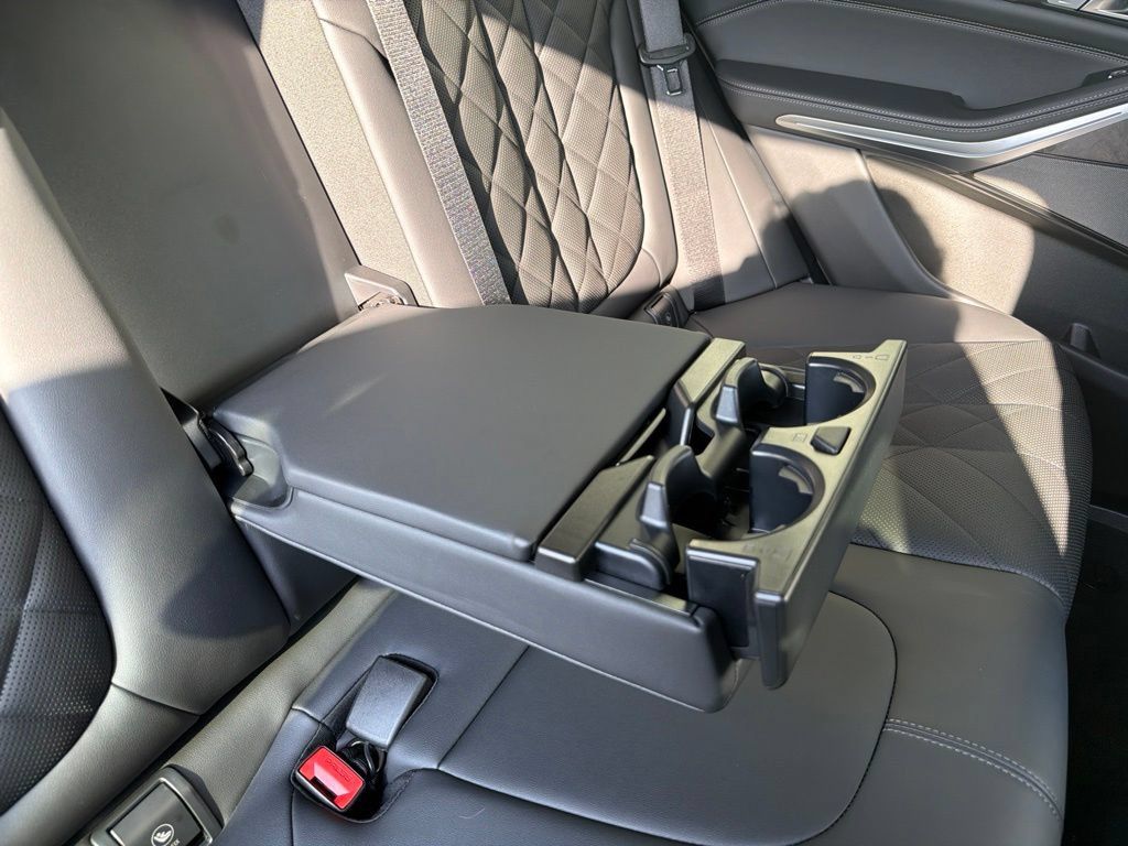 New 2026 BMW X5 xDrive40i w/ Climate Comfort Package AWD/4WD image 17
