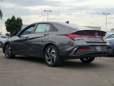 New 2025 Hyundai Elantra SEL image 22