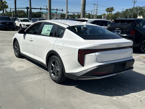 New 2025 Kia K4 LXS image 8