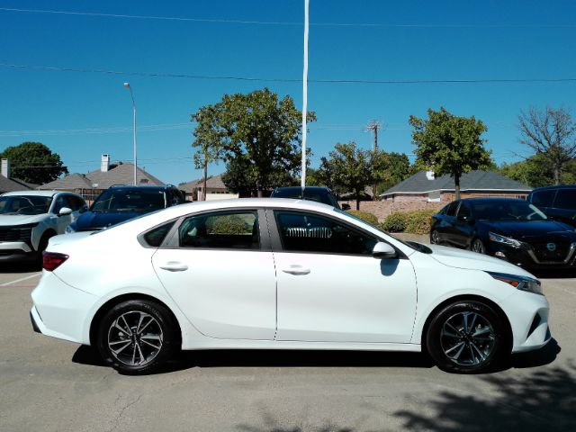 Used 2024 Kia Forte LXS w/ LXS Technology Package FWD image 5