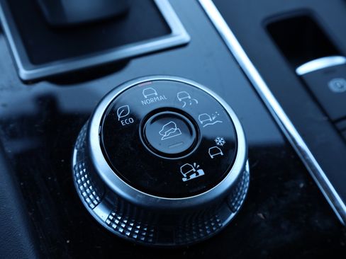 Used 2023 Mitsubishi Outlander SE image 11