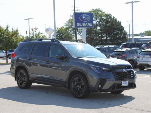 Used 2025 Subaru Ascent Bronze Edition w/ Onyx Package image 3