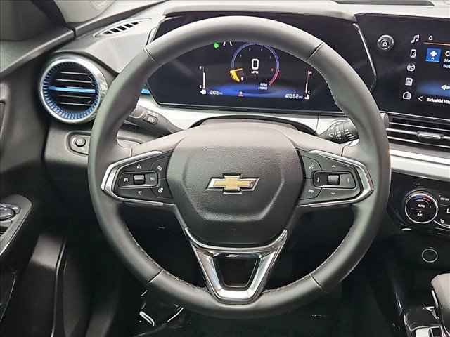 Certified 2025 Chevrolet Trax LT w/ LT Convenience Package FWD image 14