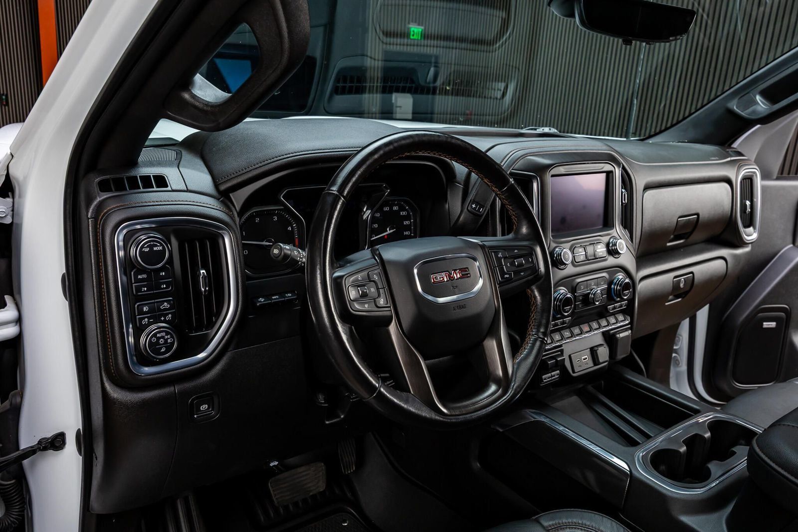 Used 2021 GMC Sierra 2500 AT4 w/ AT4 Premium Plus Package AWD/4WD image 17