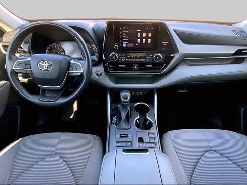 Used 2023 Toyota Highlander LE AWD/4WD image 26
