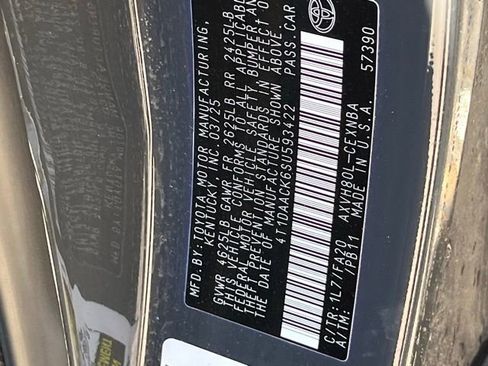 Used 2025 Toyota Camry LE image 32