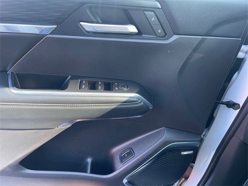 Used 2025 GMC Acadia Elevation image 16