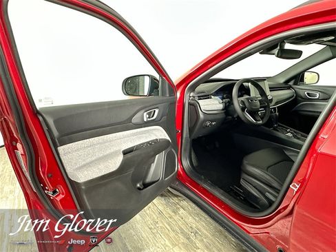 New 2026 Jeep Compass Latitude image 21