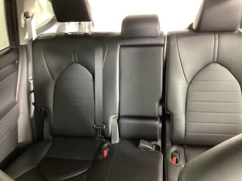 Used 2023 Toyota Highlander XLE AWD/4WD image 32