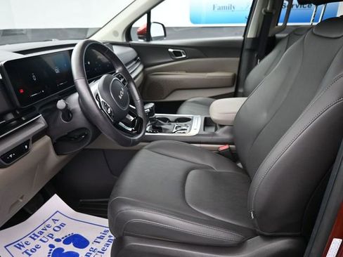 Used 2025 Kia Carnival EX FWD image 14