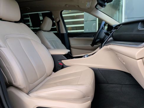 Used 2022 Jeep Grand Cherokee L Limited image 35