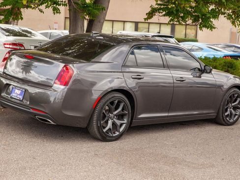 Used 2020 Chrysler 300 Touring w/ Sport Appearance Package image 5