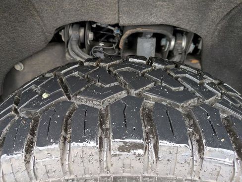 Used 2023 Chevrolet Silverado 2500 Custom w/ Custom Value Package image 11