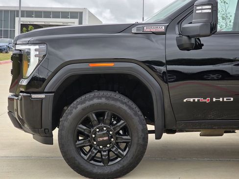 Used 2025 GMC Sierra 2500 AT4 AWD/4WD image 6