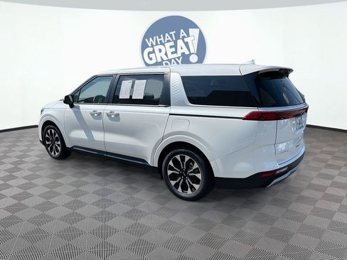 Certified 2024 Kia Carnival EX image 8