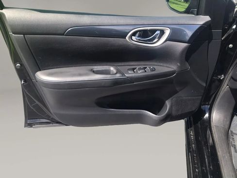 Used 2019 Nissan Sentra SR FWD image 12