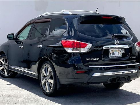 Used 2015 Nissan Pathfinder Platinum w/ Family Entertainment Package FWD image 4