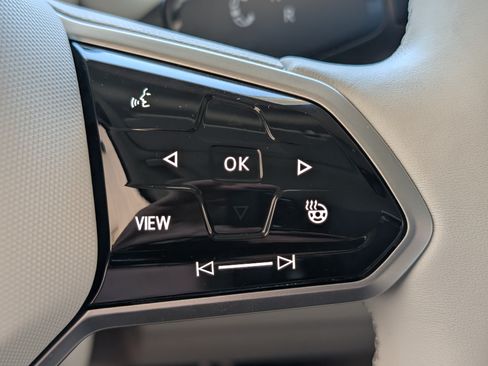 Used 2025 Volkswagen ID. Buzz Pro S Plus RWD image 34