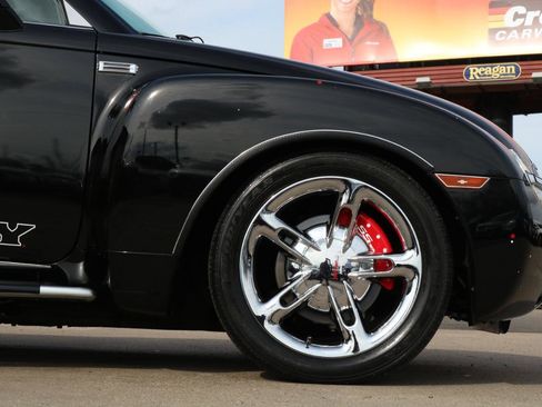 Used 2004 Chevrolet SSR w/ Preferred Equipment Group RWD image 6