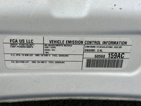 Used 2023 Chrysler Pacifica Touring-L FWD image 39