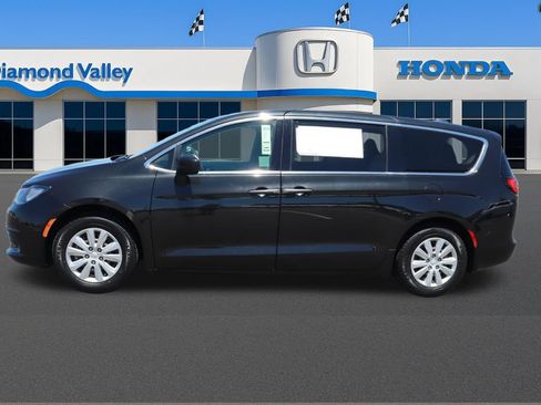 Used 2020 Chrysler Voyager L FWD image 8