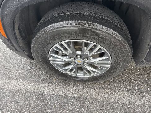 Used 2024 Chevrolet Traverse LT image 12