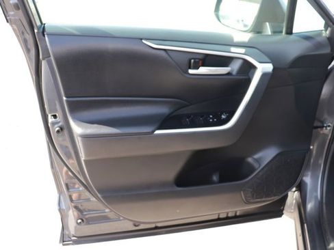 Used 2025 Toyota RAV4 XLE FWD image 10