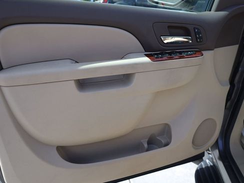 Used 2012 Chevrolet Suburban LTZ image 10